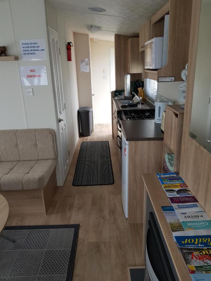 Delta Santana Apartment Looe Bagian luar foto