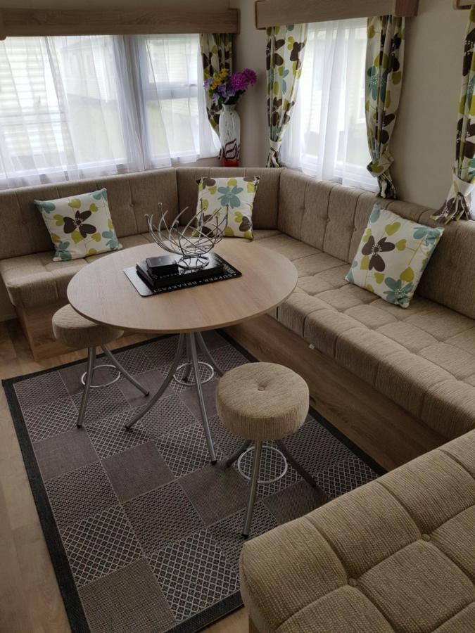 Delta Santana Apartment Looe Bagian luar foto