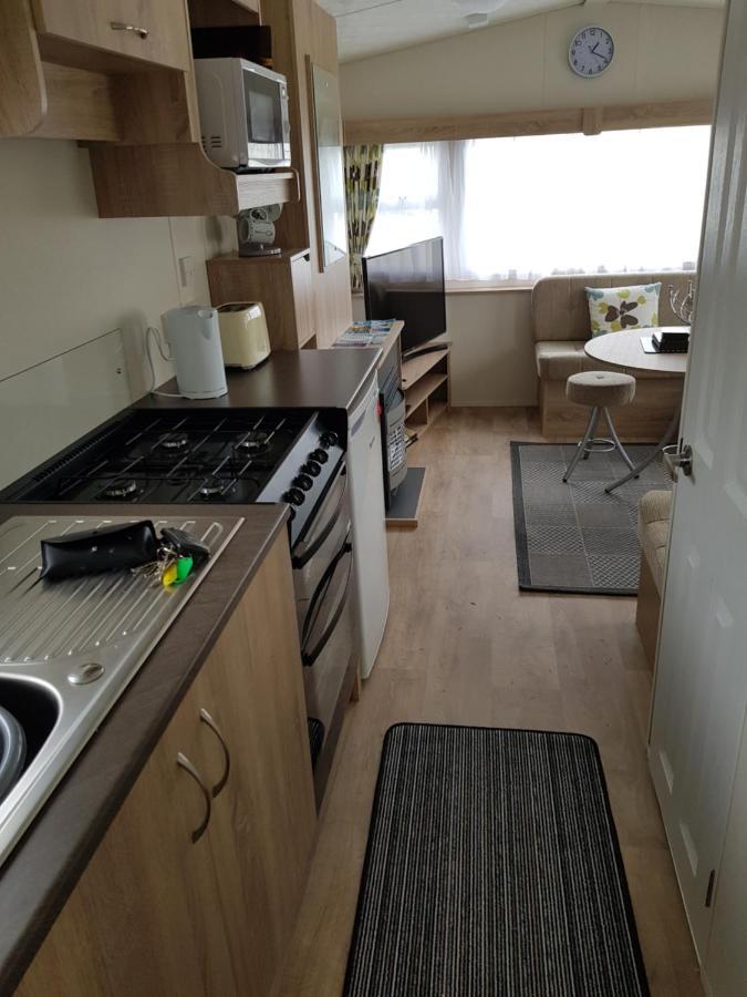 Delta Santana Apartment Looe Bagian luar foto