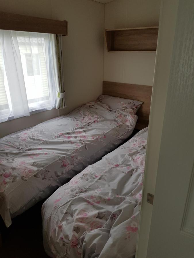 Delta Santana Apartment Looe Bagian luar foto
